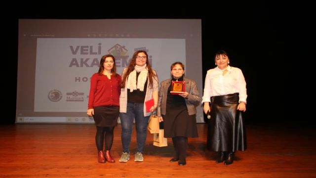 Kartal Belediyesi ‘Veli Akademisi’ Eğitim Programı Devam Ediyor