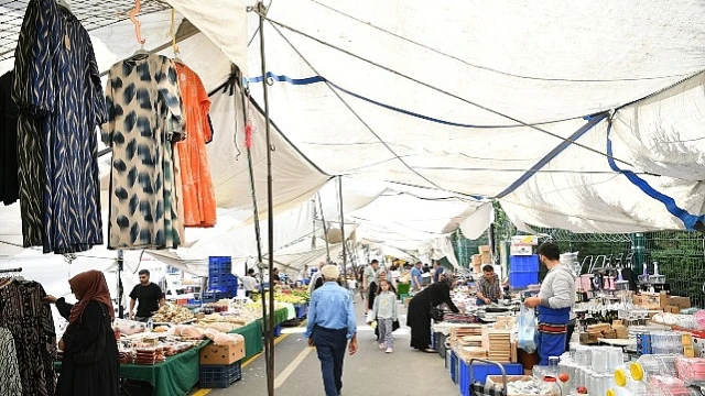 Yakuplu semt pazarı yeni yerine taşındı