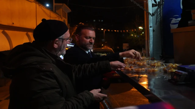 Kartal Belediyesi’nden Berat Kandili’nde Vatandaşlara Lokma İkramı