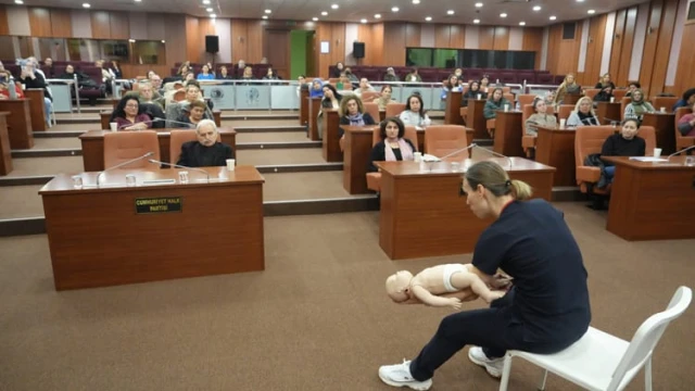 Kartallı kadınlar temel ilk yardım eğitimi aldı