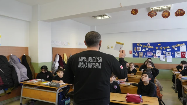 Kartal Belediyesi’nden Okullarda Afet Bilinci Eğitimi