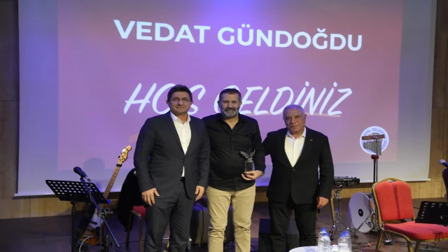 Kartal’da Türkü Rüzgârı: Vedat Gündoğdu Gönülleri Fethetti