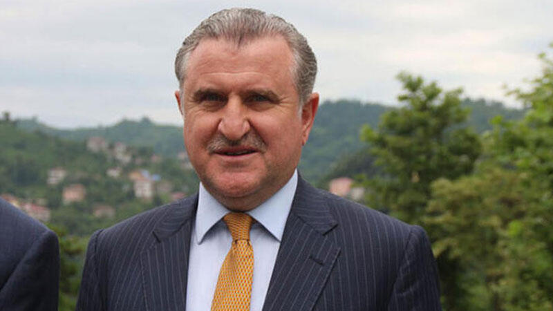 Bakan Bak'tan Cumhuriyet Koşusu ve Cumhurbaşkanlığı Koşusu'nu kazanan jokeylere tebrik