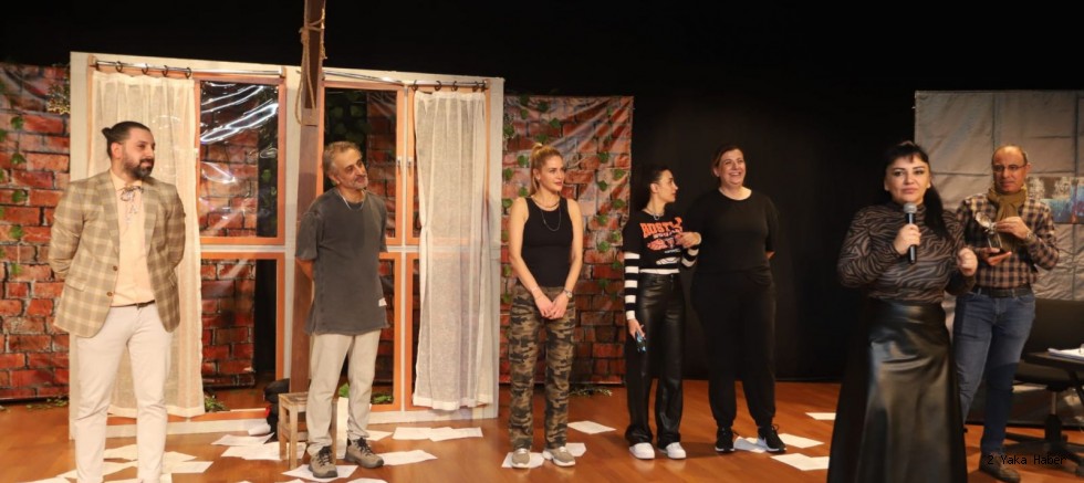 “Başka Sen Yok Ki ” Adlı Tiyatro Oyunu Kartal’da Sahnelendi