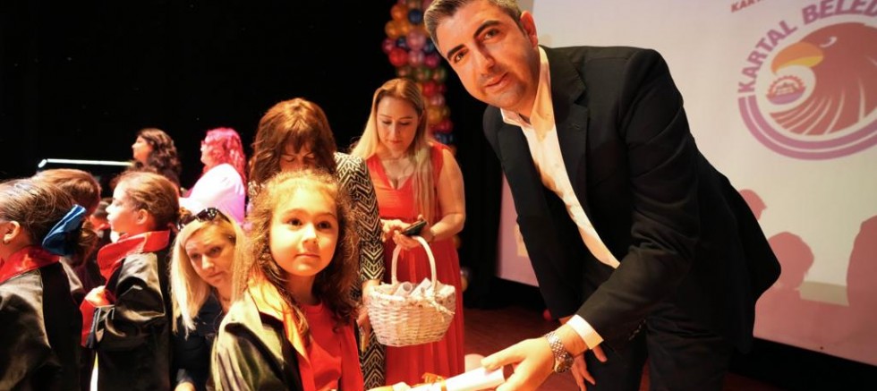 Kartal Belediyesi Kreş Öğrencilerin Mezuniyet Sevinci