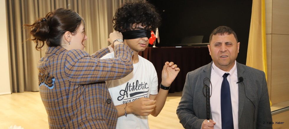 Kartal Belediyesi’nden Öğrencilere Engelliler Haftası’nda Bilinçlendirme Semineri