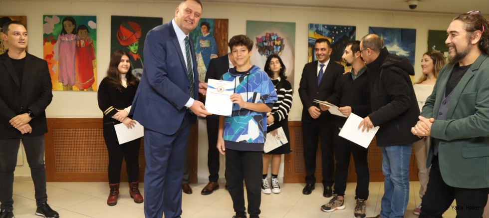 Kartal Belediyesi Sanat Akademisi Öğrencilerinden Mezuniyet Sergisi
