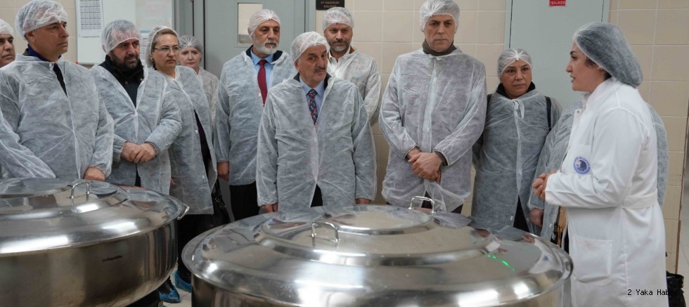 Kartallı Muhtarlardan Kartal Belediyesi Aşevi-Gıda Bankası ve Afet İşleri Müdürlüğü’ne Ziyaret