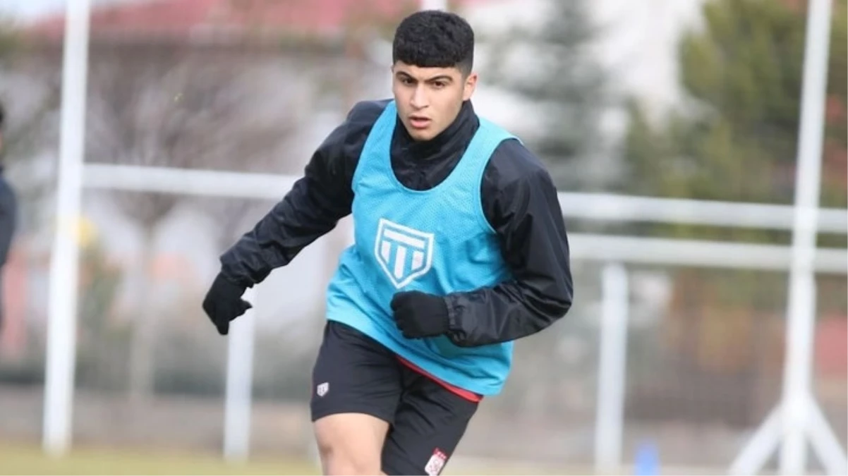Sivasspor'un 17'lik yıldızı Yunus Emre Konak, Premier Lig yolcusu - SPOR - Ulusal ve Yerel Medyanın Gücü