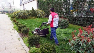 Maltepe Belediyesi’nin parkları bayrama hazırlanıyor